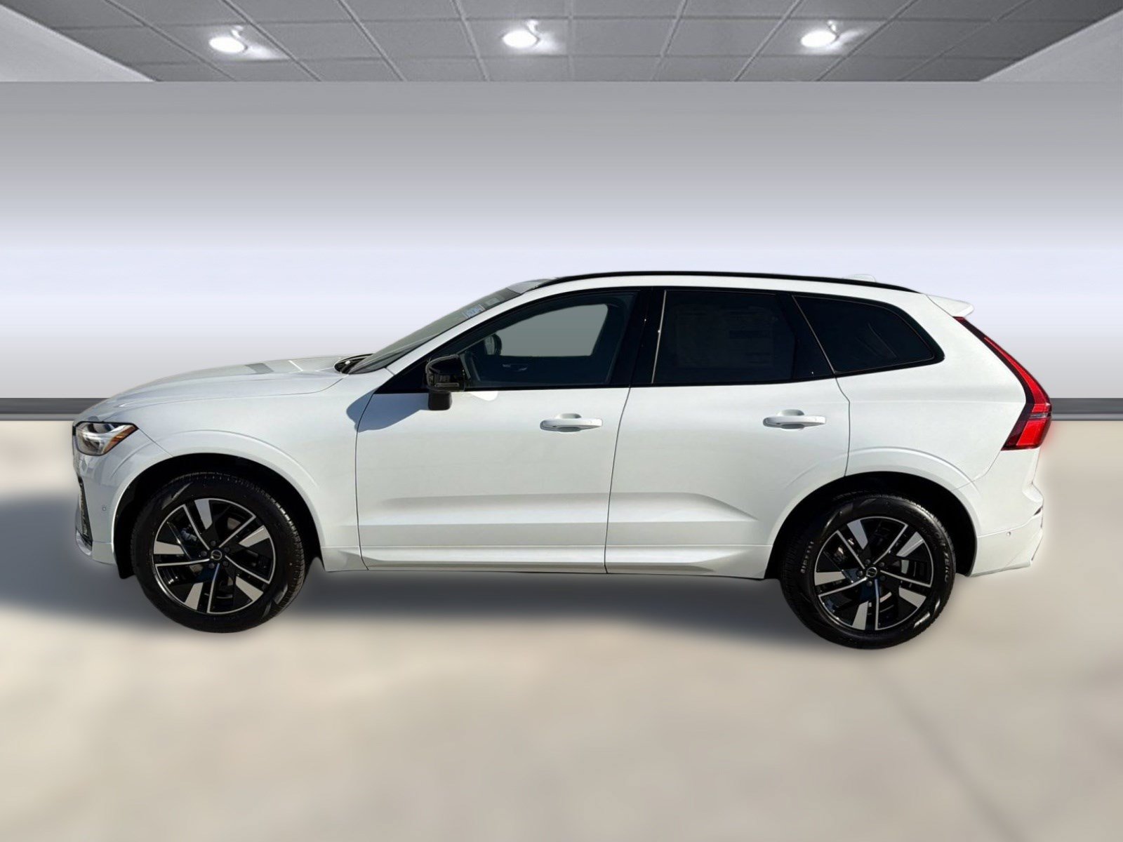 New 2026 Volvo XC60 B5 Plus w/ Climate Package AWD/4WD image 2