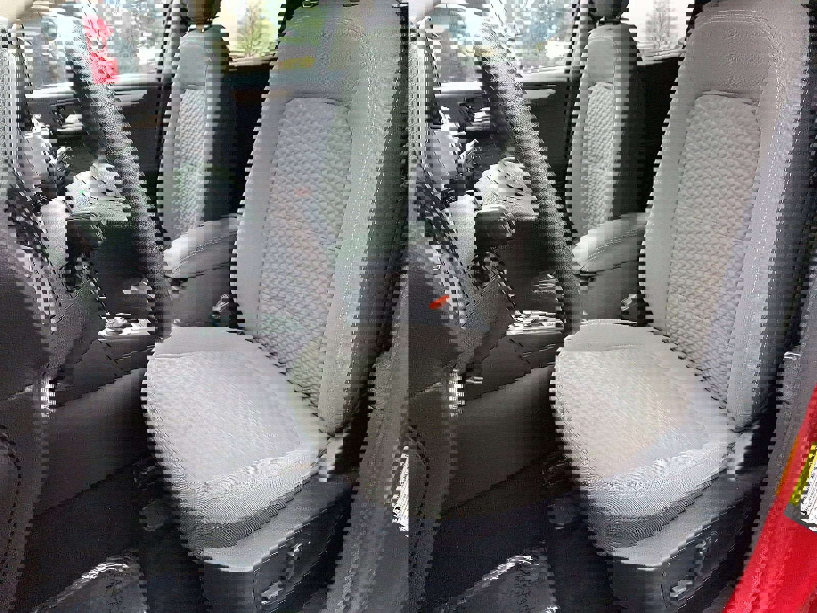 Used 2020 Ford Escape SE image 12