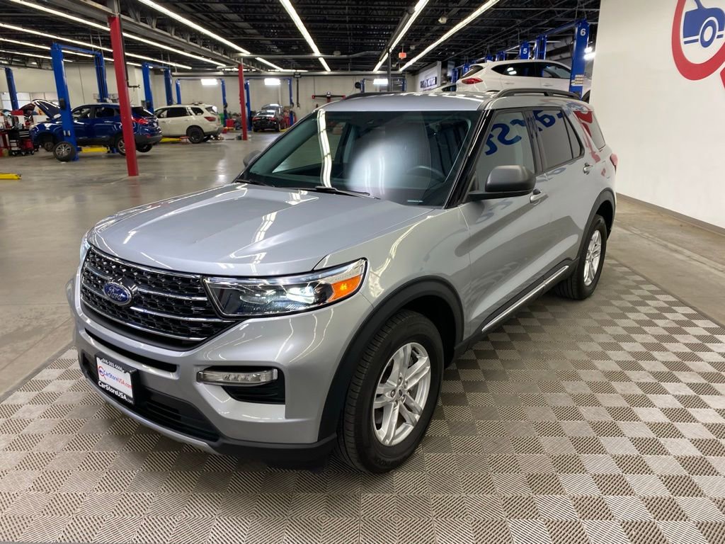 Used 2023 Ford Explorer XLT w/ Equipment Group 202A image 4