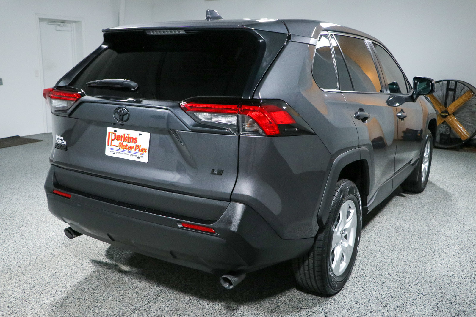 Used 2024 Toyota RAV4 LE FWD image 7