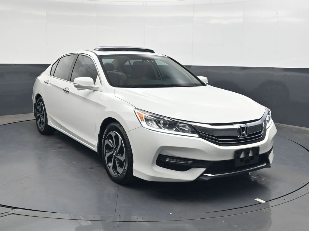 Used 2017 Honda Accord EX image 2