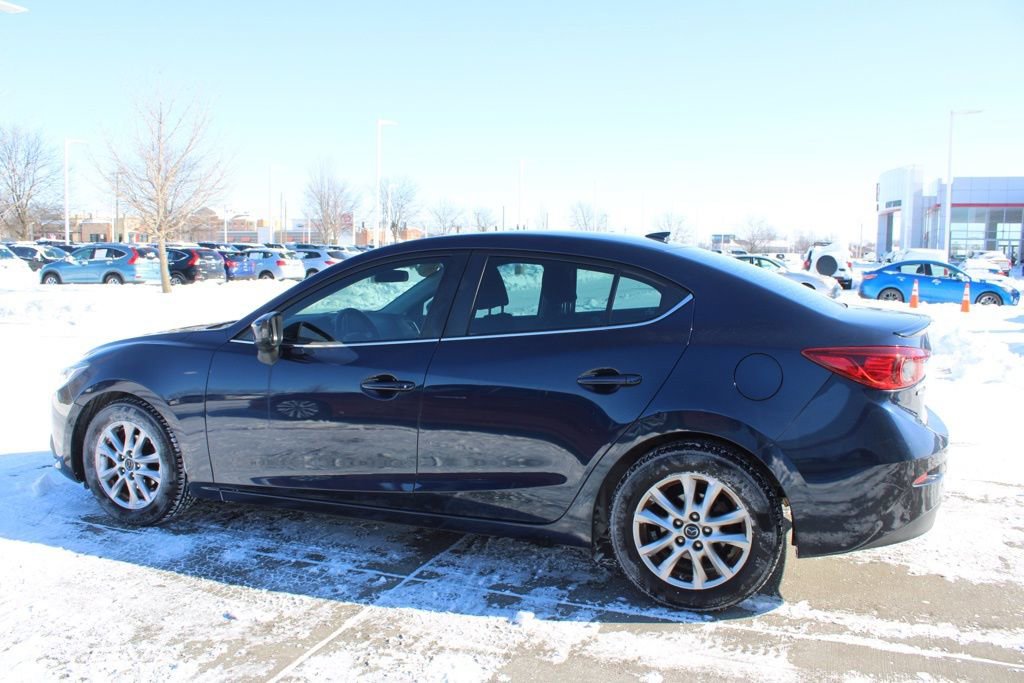 Used 2015 MAZDA MAZDA3 i Touring w/ Technology Package image 4