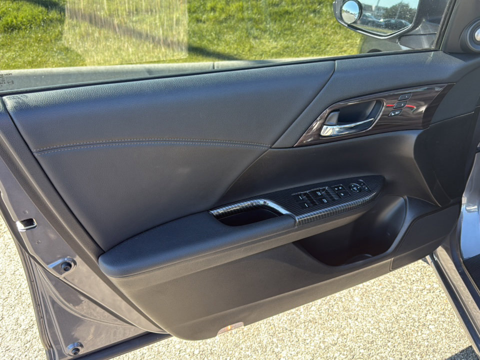 Certified 2017 Honda Accord EX-L image 20