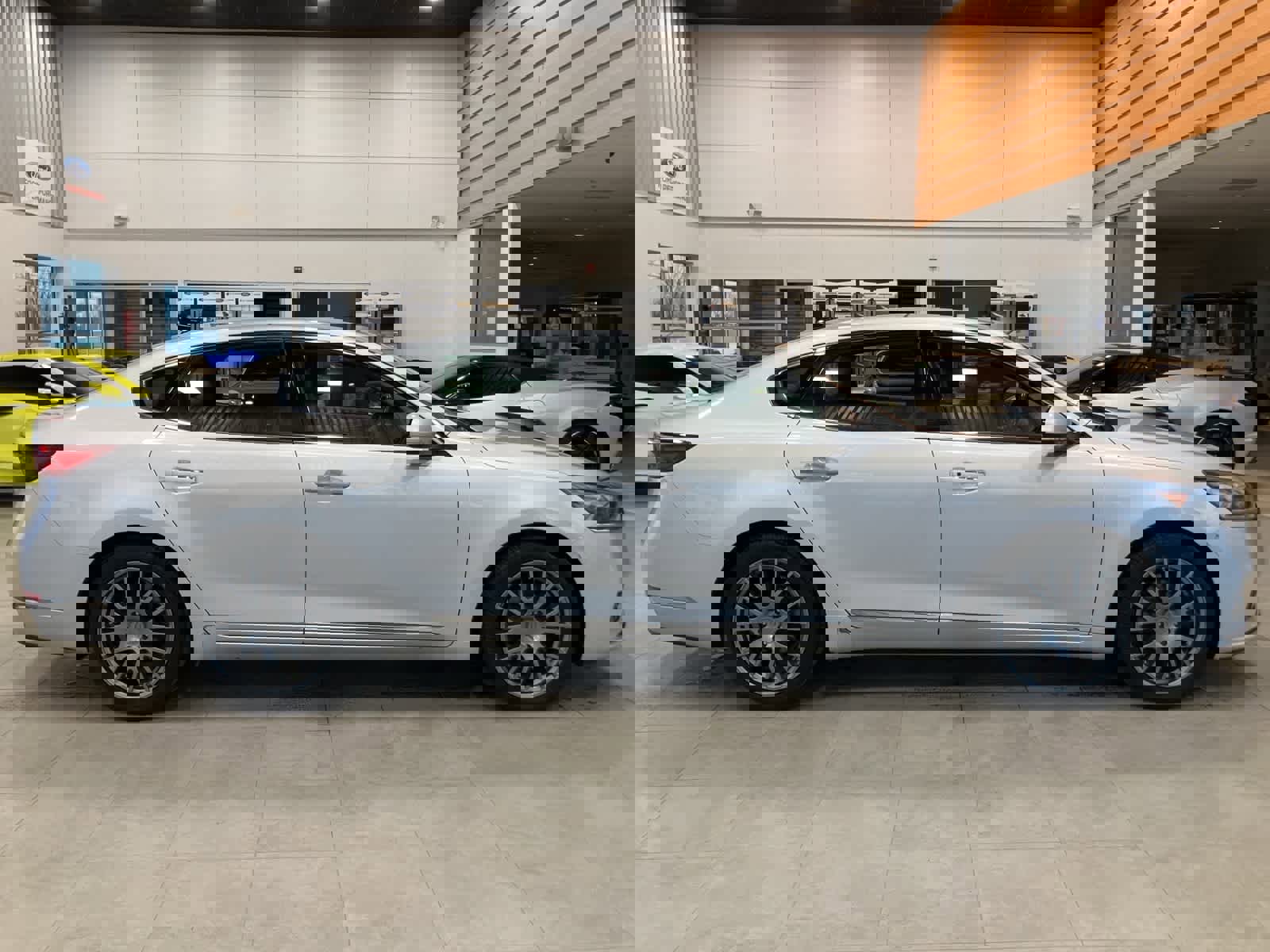 Used 2017 Kia Cadenza Premium w/ Luxury Package image 4