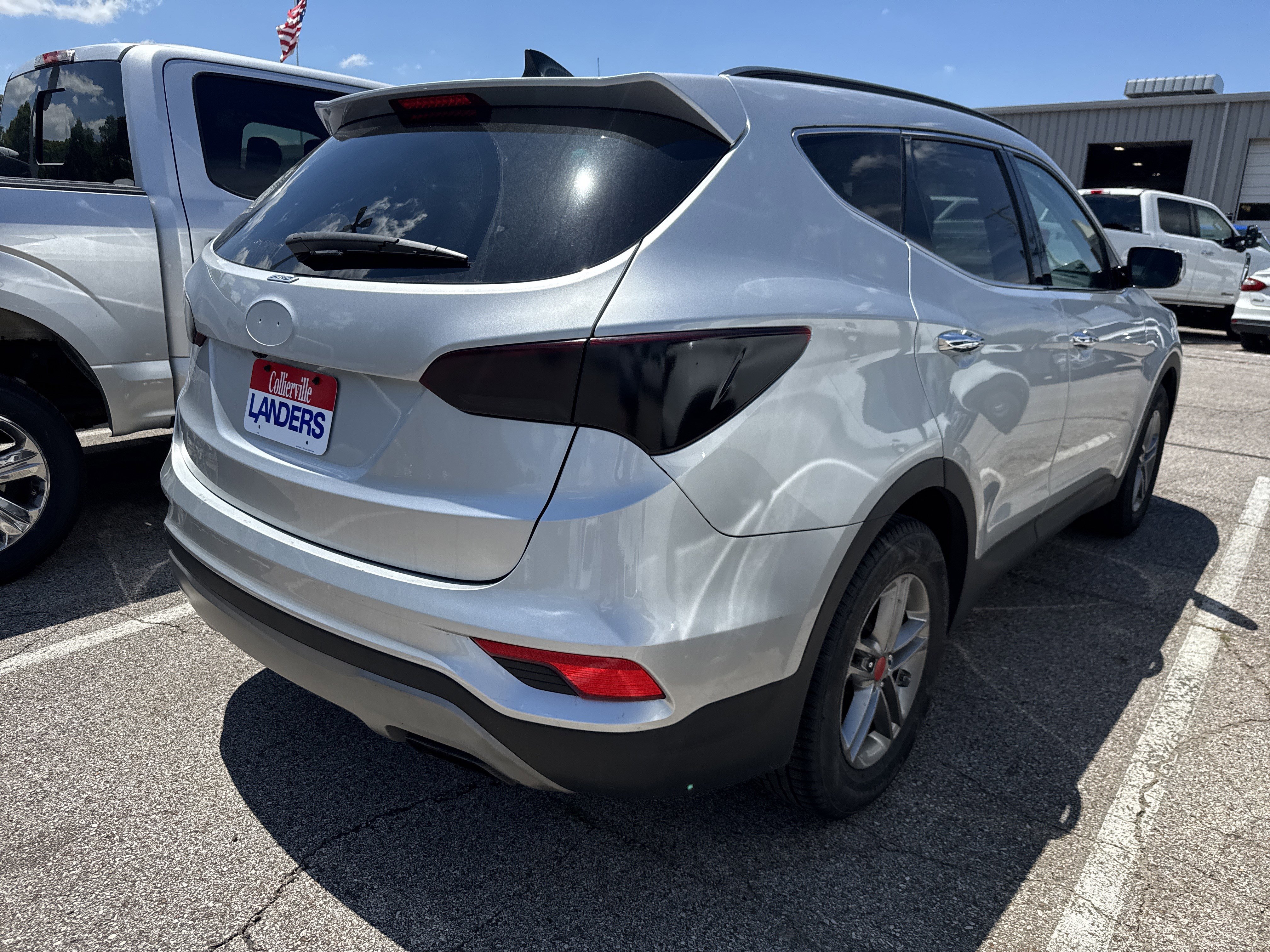Used 2017 Hyundai Santa Fe Sport AWD/4WD image 2