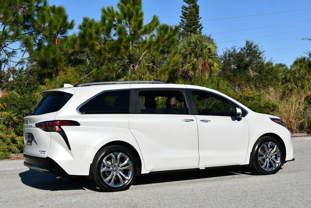 Used 2024 Toyota Sienna Platinum image 7