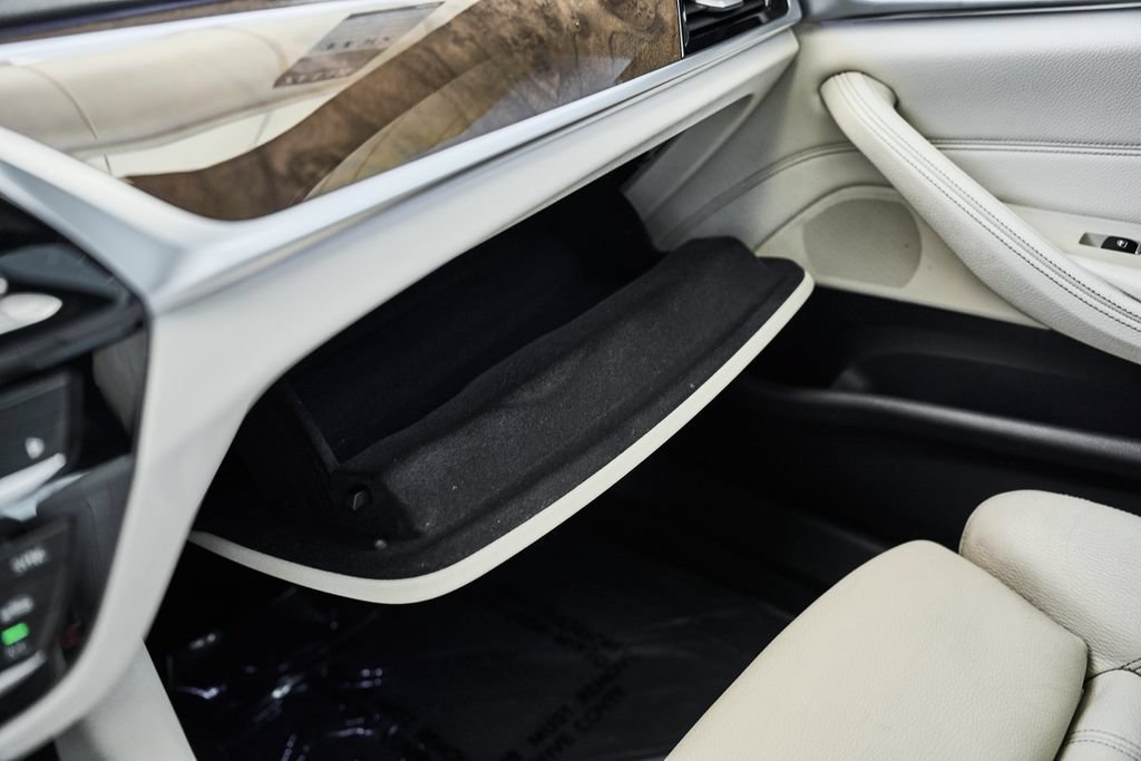 Used 2018 BMW 540i w/ Premium Package RWD image 44