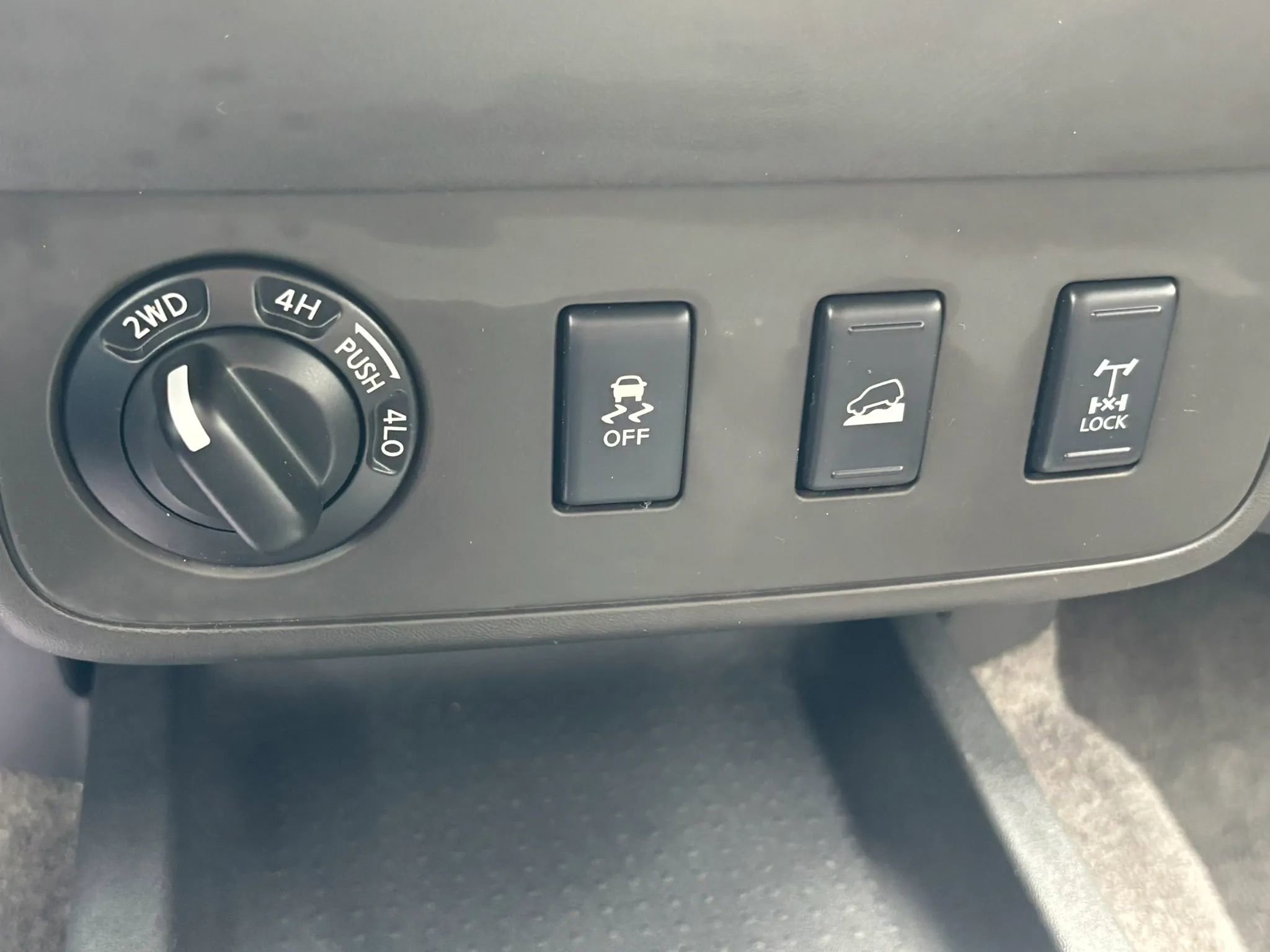 Used 2013 Nissan Xterra PRO-4X w/ Pro-4x Leather Pkg AWD/4WD image 32