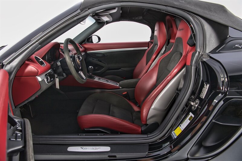 Used 2021 Porsche 718 Boxster Spyder RWD image 22