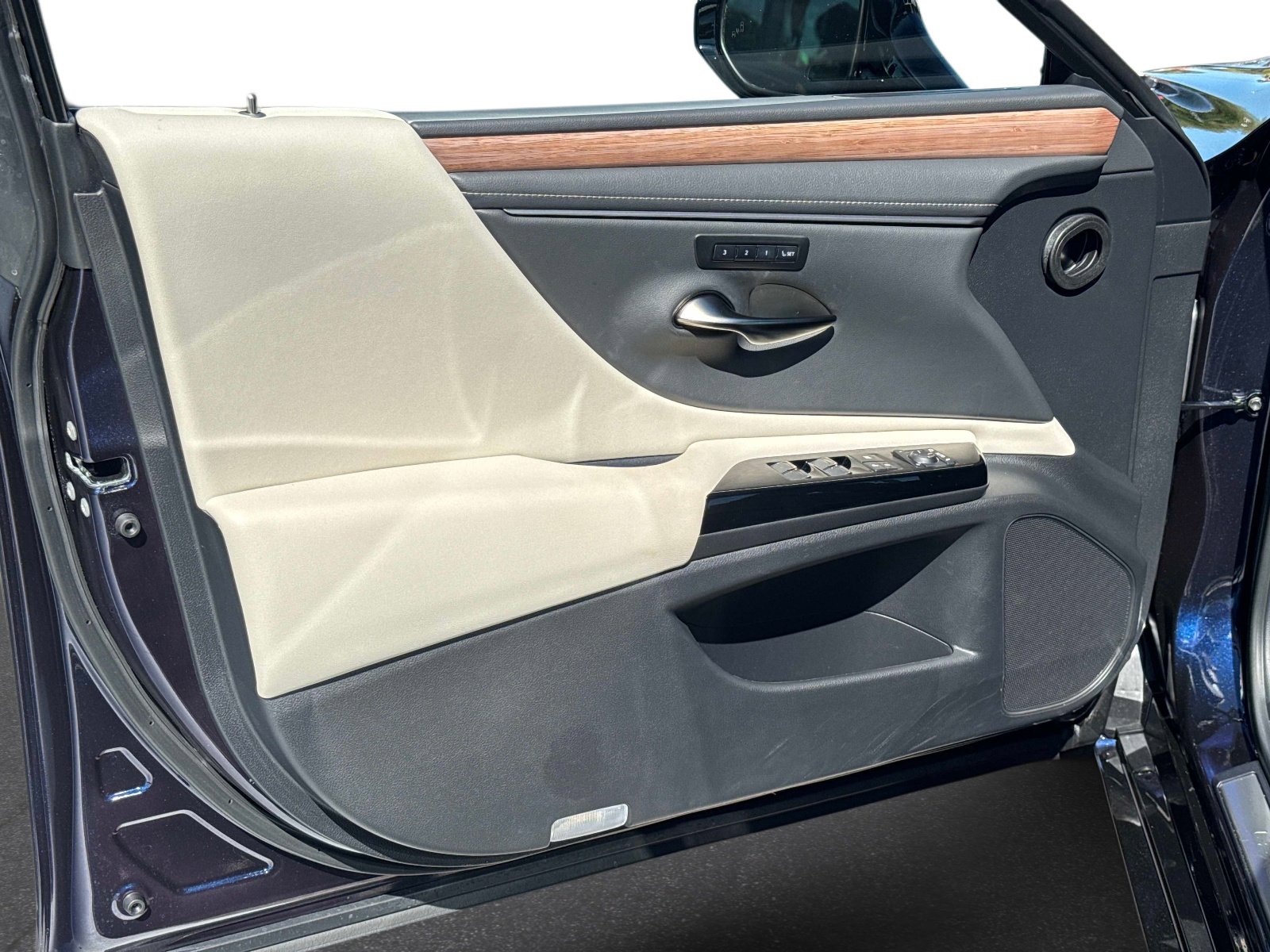 Used 2025 Lexus ES 350 w/ Premium Package FWD image 17
