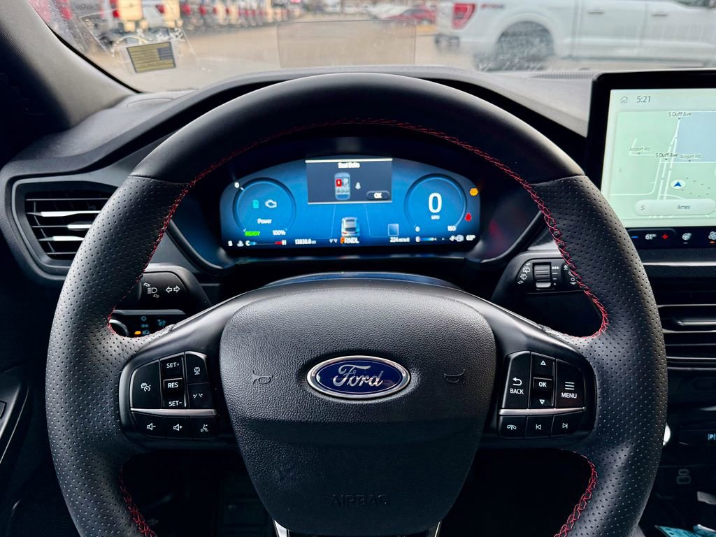 Certified 2025 Ford Escape ST-Line Elite w/ Premium Technology Package image 18