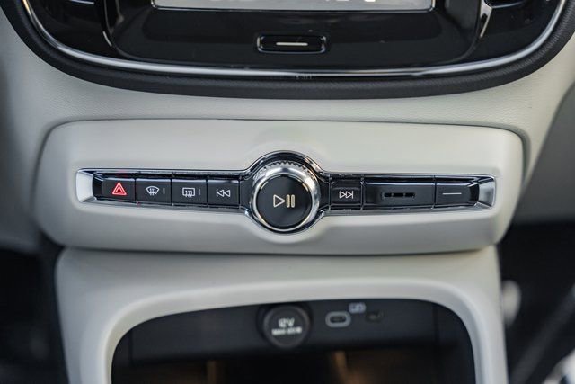 New 2026 Volvo XC40 B4 Plus w/ Protection Package Premier image 22