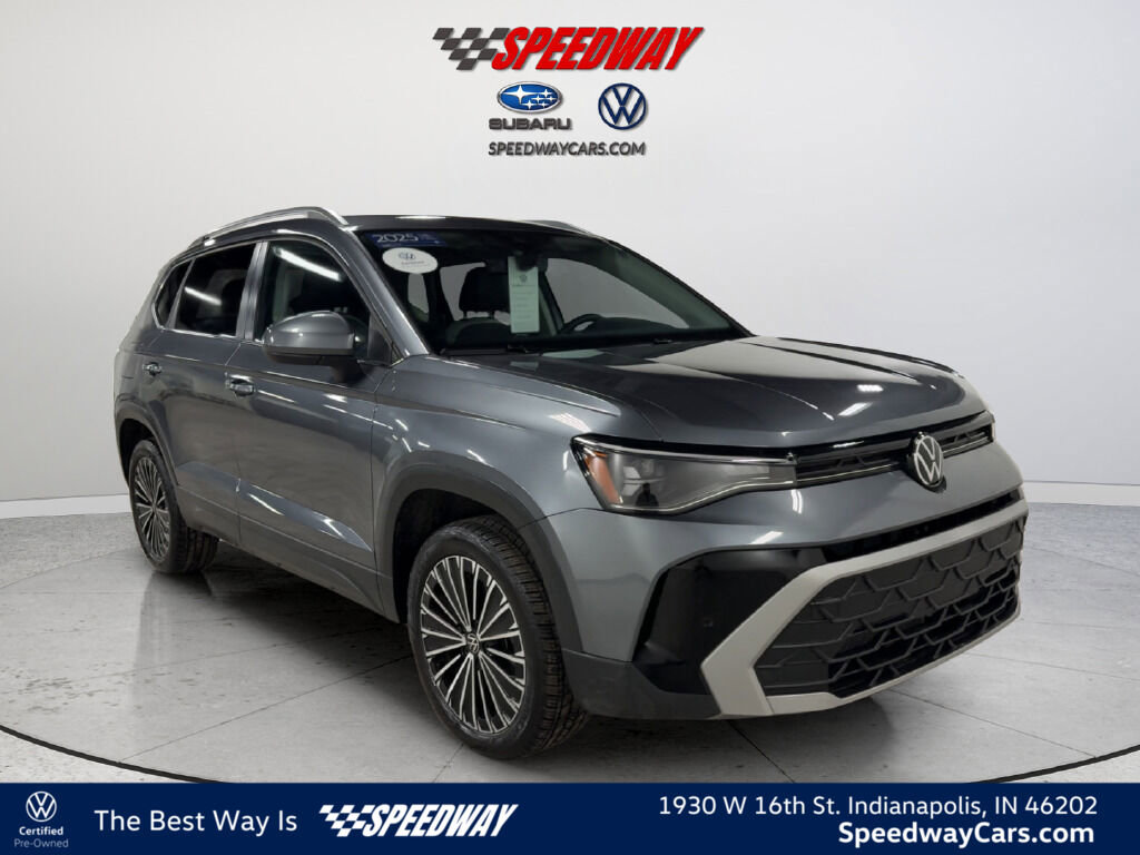 Certified 2025 Volkswagen Taos SE image 1