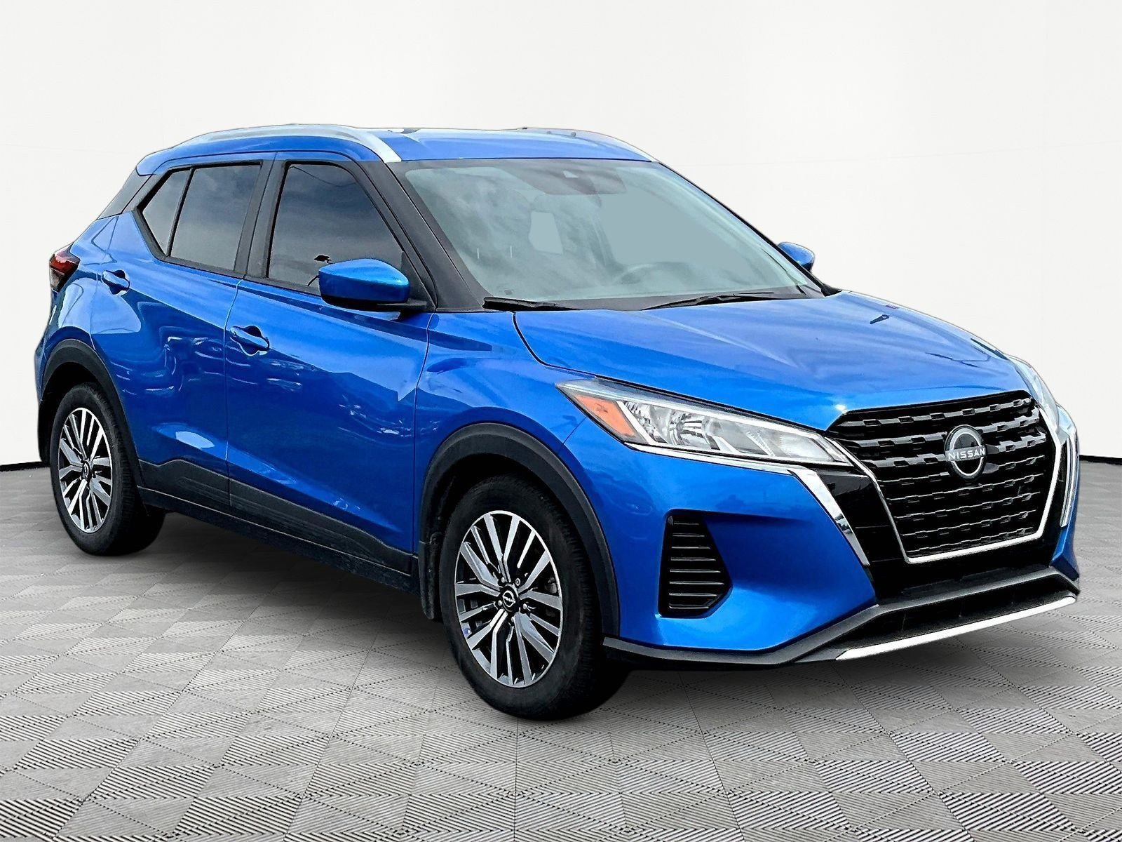 Used 2023 Nissan Kicks SV FWD image 3