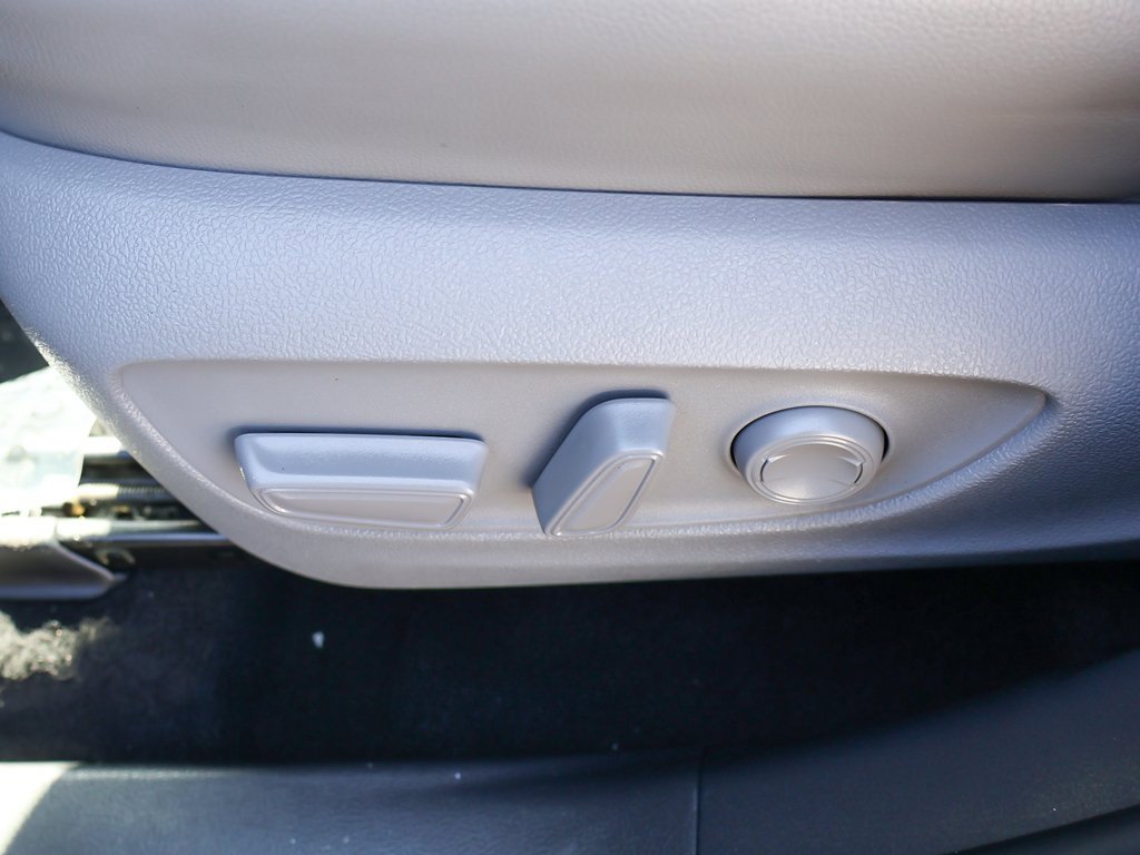 Used 2023 Toyota Highlander XLE image 33