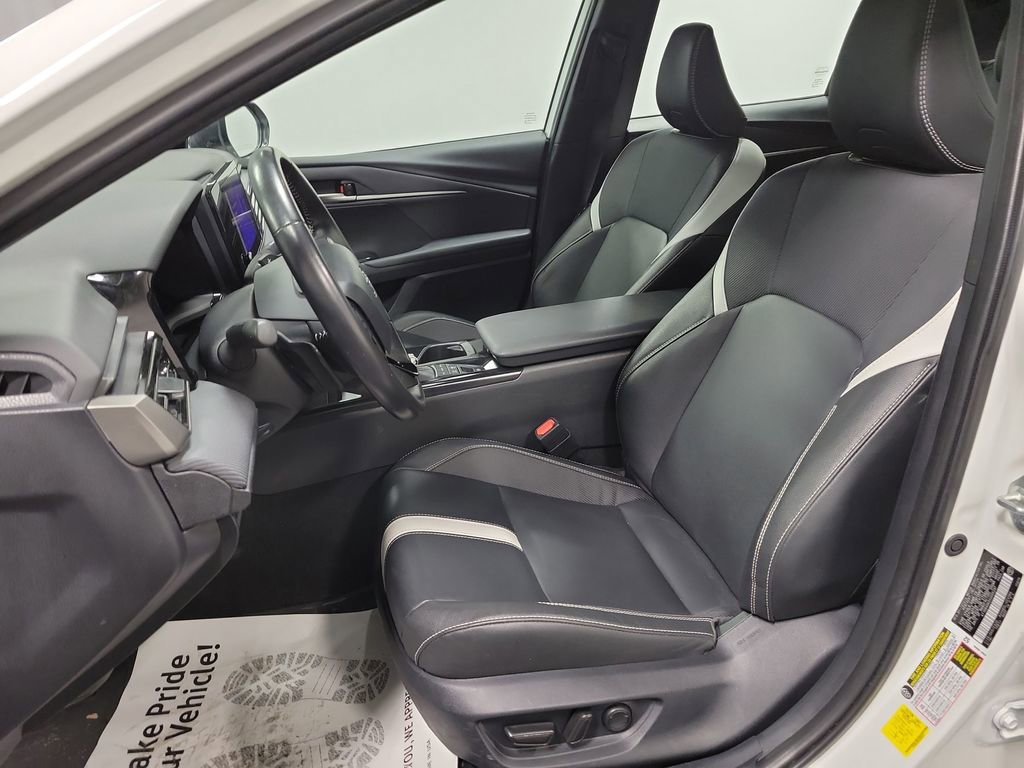 Used 2025 Toyota Camry SE image 13