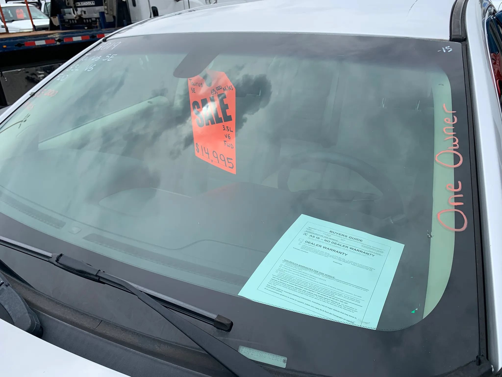 Used 2019 Ford Taurus SE FWD image 4