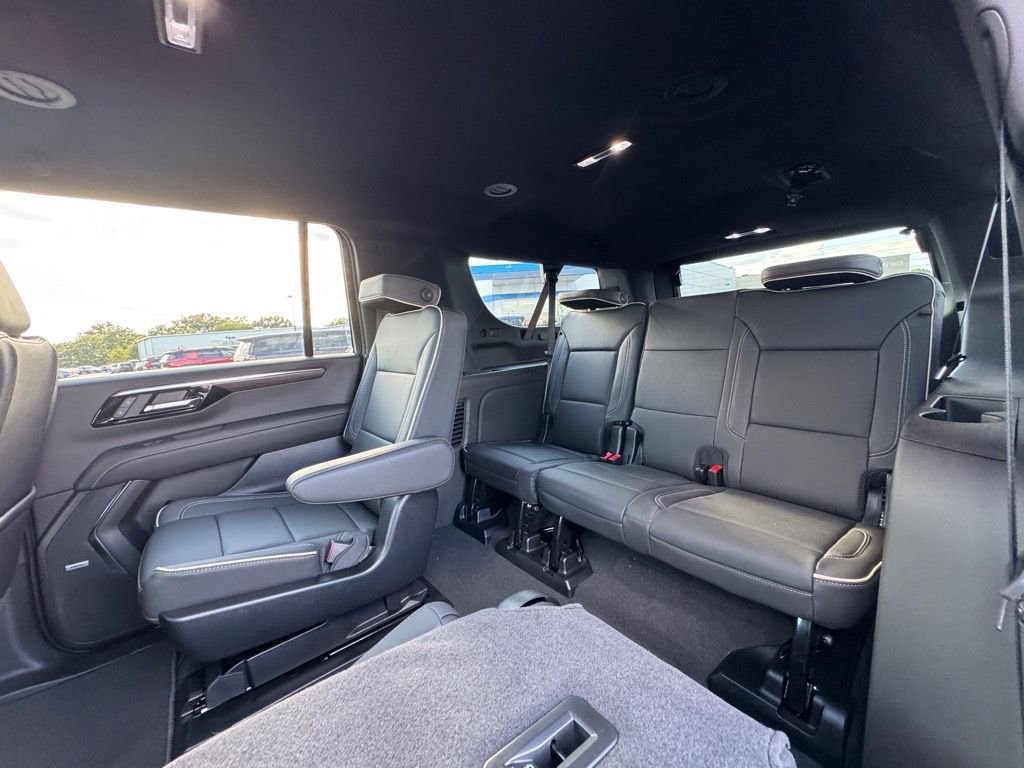New 2025 Chevrolet Suburban Premier image 9