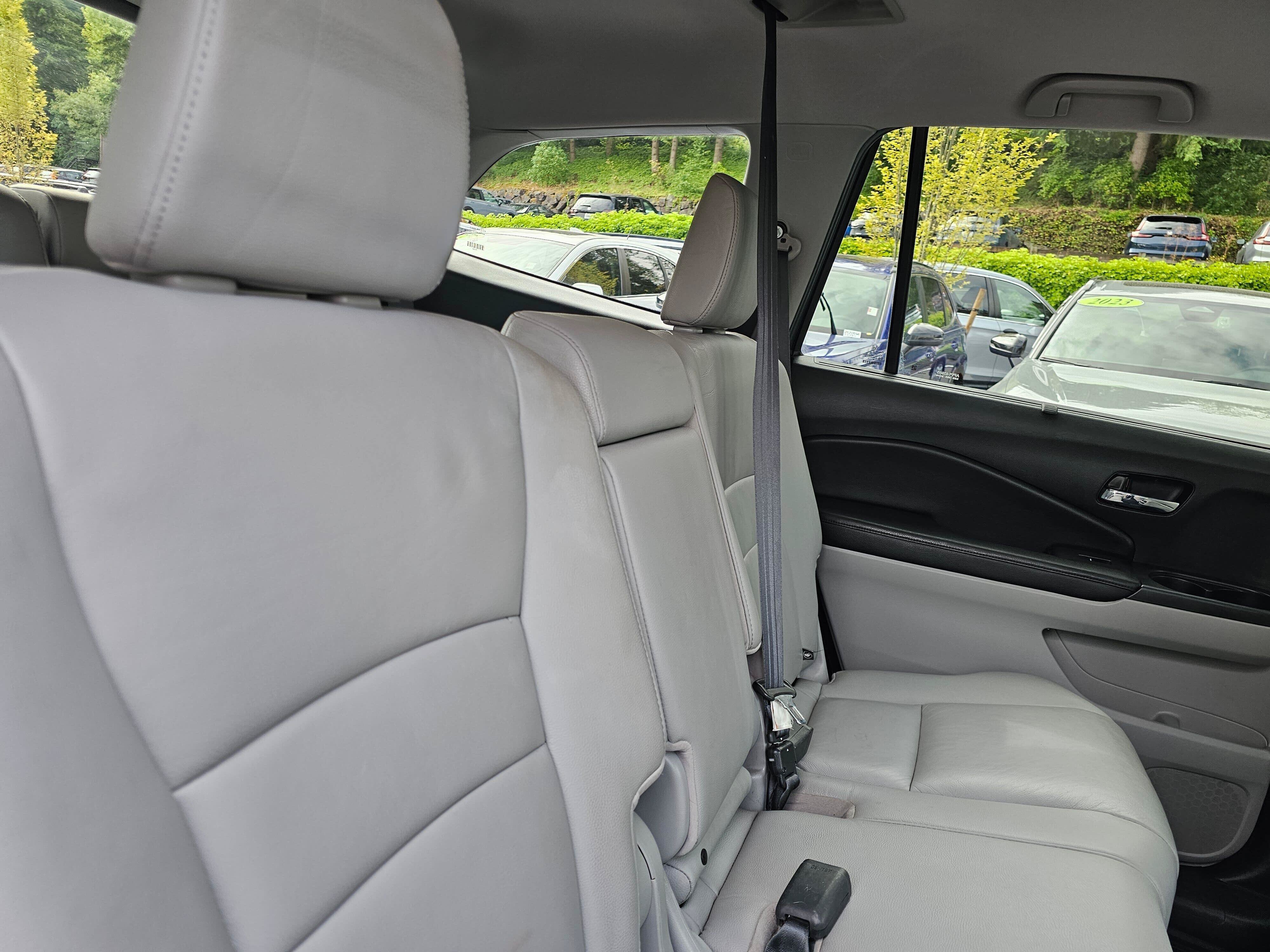 Used 2020 Honda Pilot Touring image 12