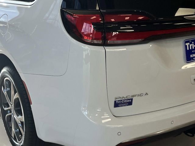 New 2026 Chrysler Pacifica Pinnacle w/ Trailer Tow Group AWD/4WD image 5