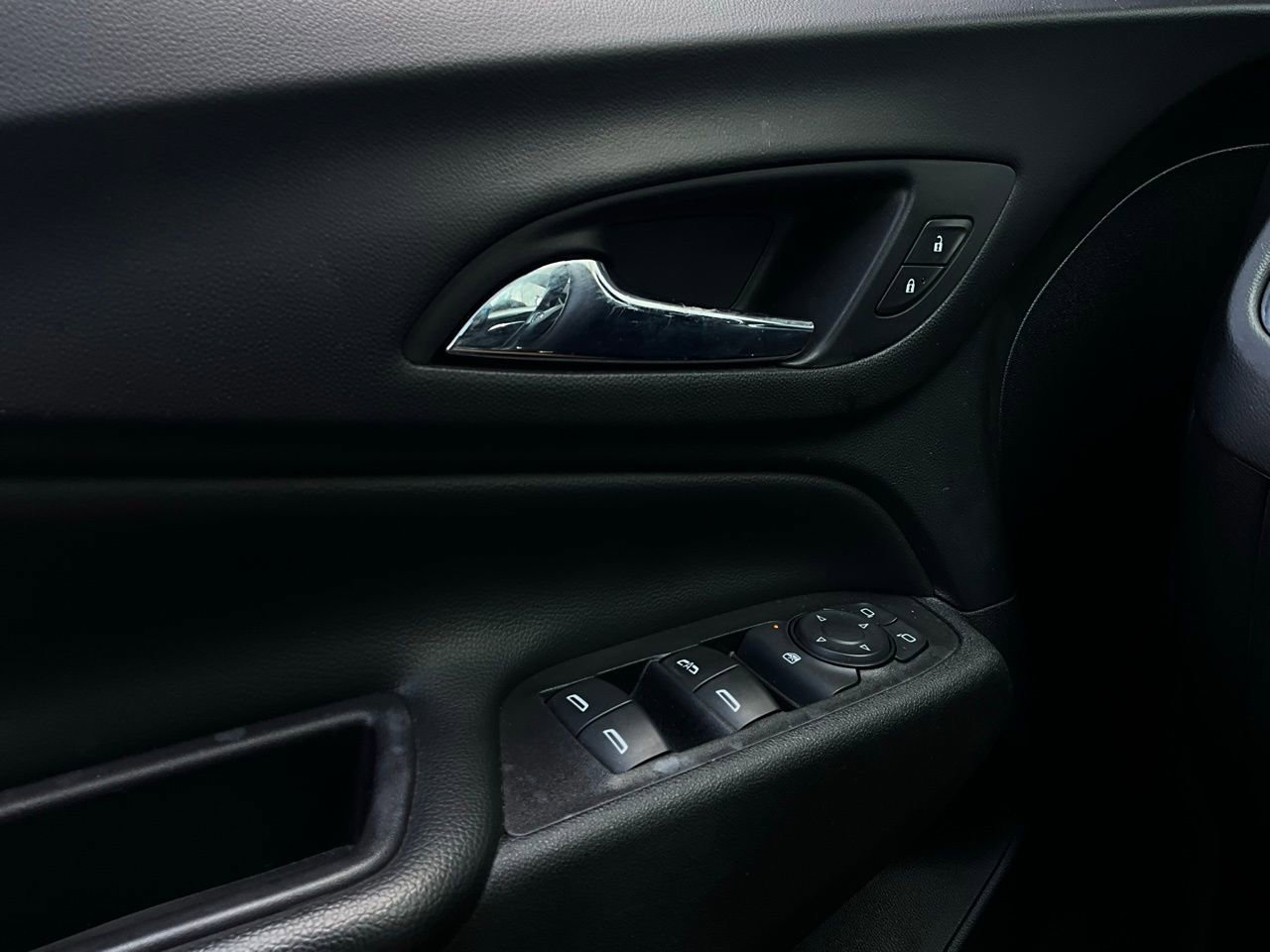 Used 2020 Chevrolet Equinox LT image 20