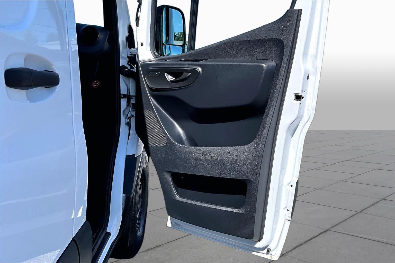 Used 2023 Mercedes-Benz Sprinter 2500 image 23
