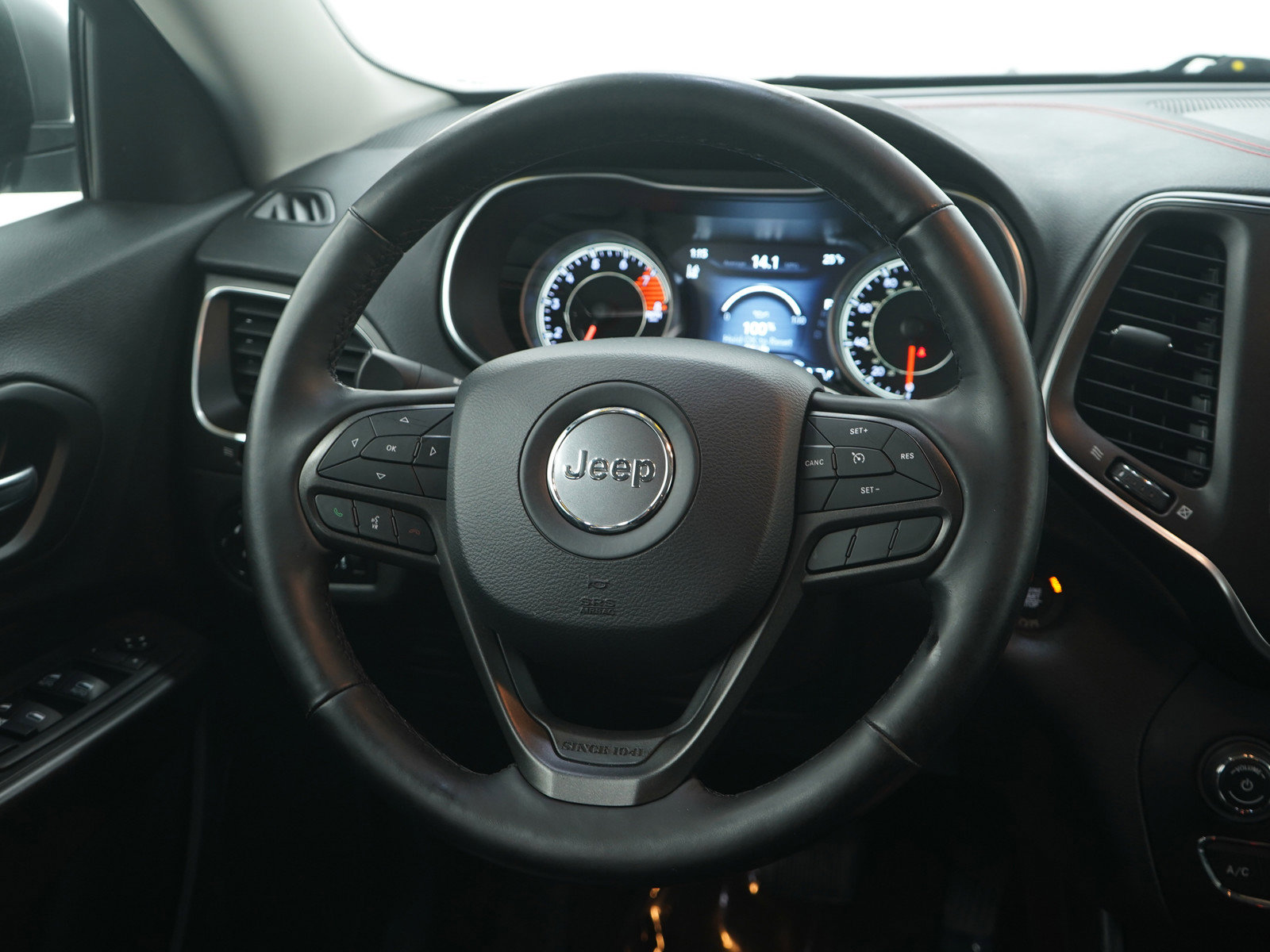 Used 2021 Jeep Cherokee Trailhawk image 16