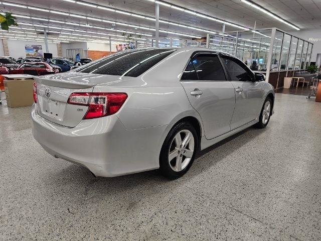 Used 2014 Toyota Camry SE FWD image 4