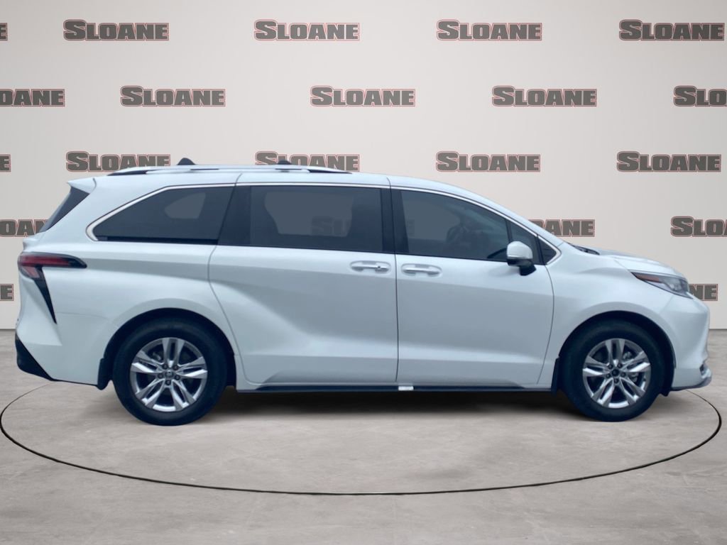Used 2024 Toyota Sienna Limited image 6