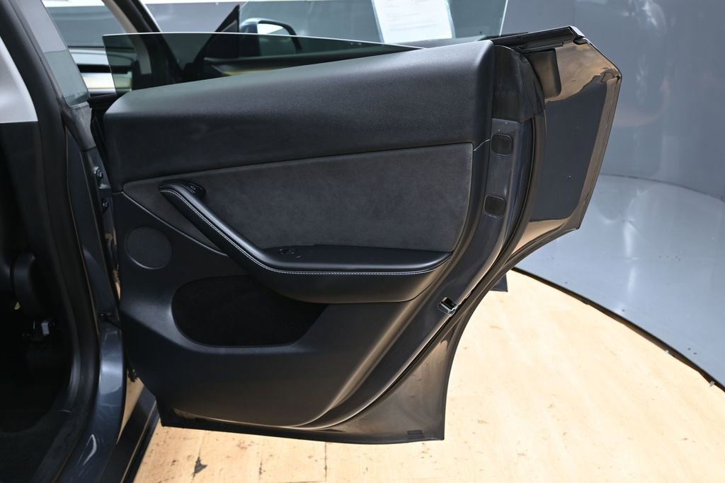 Used 2023 Tesla Model Y Long Range AWD/4WD image 41