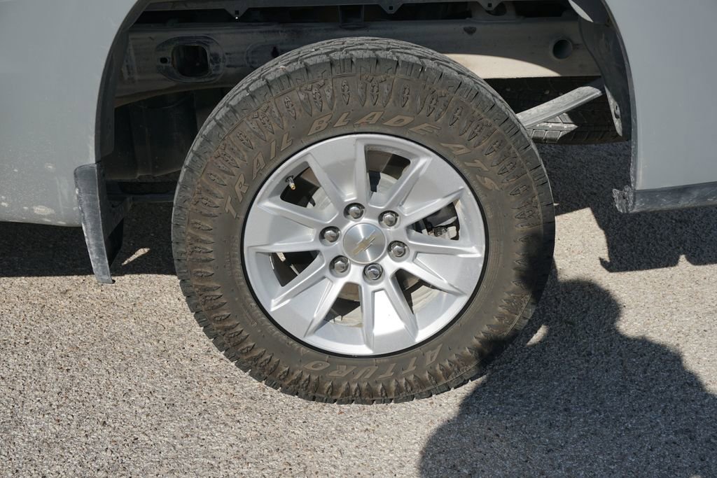 Used 2024 Chevrolet Silverado 1500 LT w/ Convenience Package II image 11