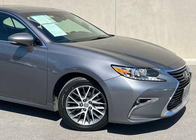 Used 2017 Lexus ES 350 w/ Premium Package FWD image 2