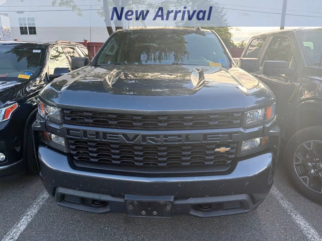 Used 2019 Chevrolet Silverado 1500 Custom w/ Custom Value Package AWD/4WD image 2