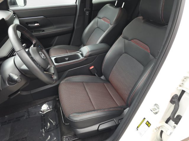 Used 2025 Nissan Kicks SR FWD image 15