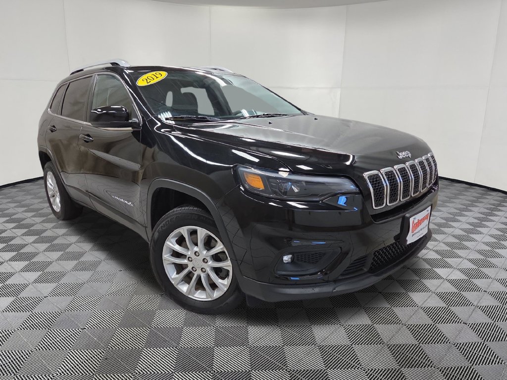 Used 2019 Jeep Cherokee Latitude w/ Cold Weather Group AWD/4WD image 3
