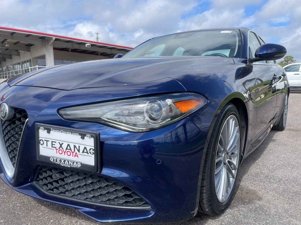 Used 2018 Alfa Romeo Giulia Ti w/ Quick Order Package 22Z Lusso image 12