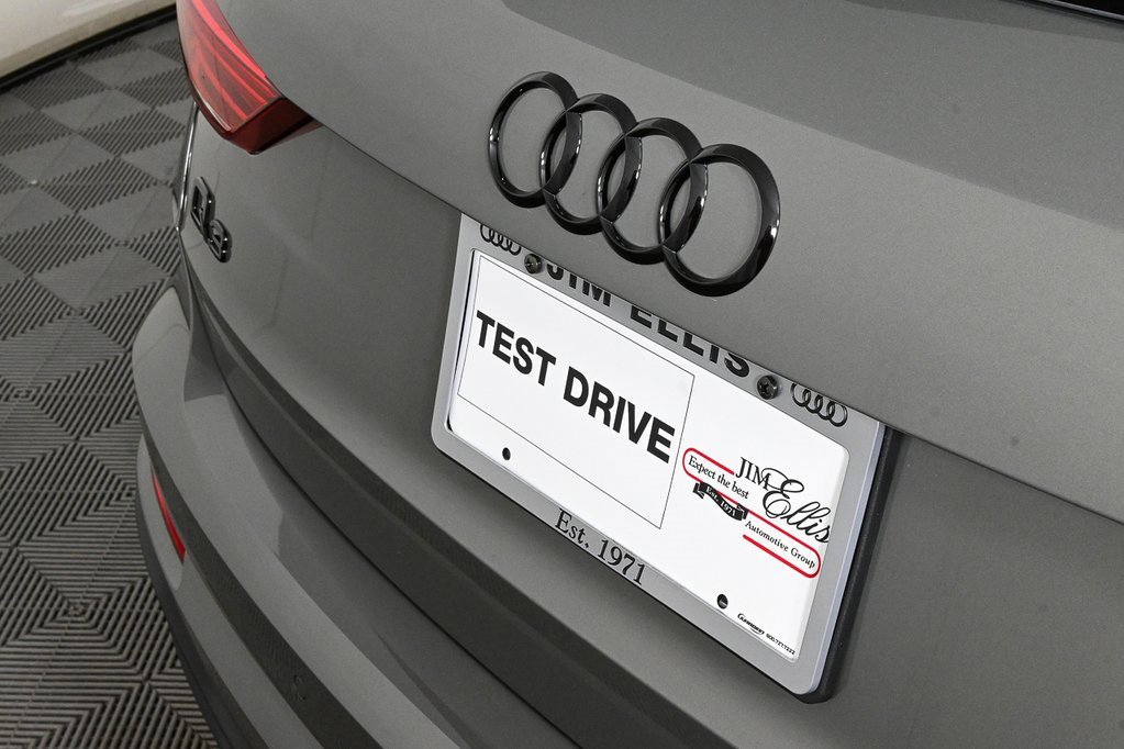 New 2025 Audi Q3 2.0T Premium image 35