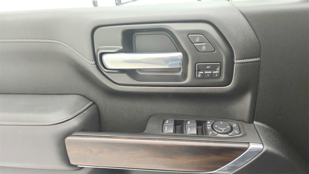 Used 2021 GMC Sierra 3500 SLT w/ SLT Convenience Package image 18