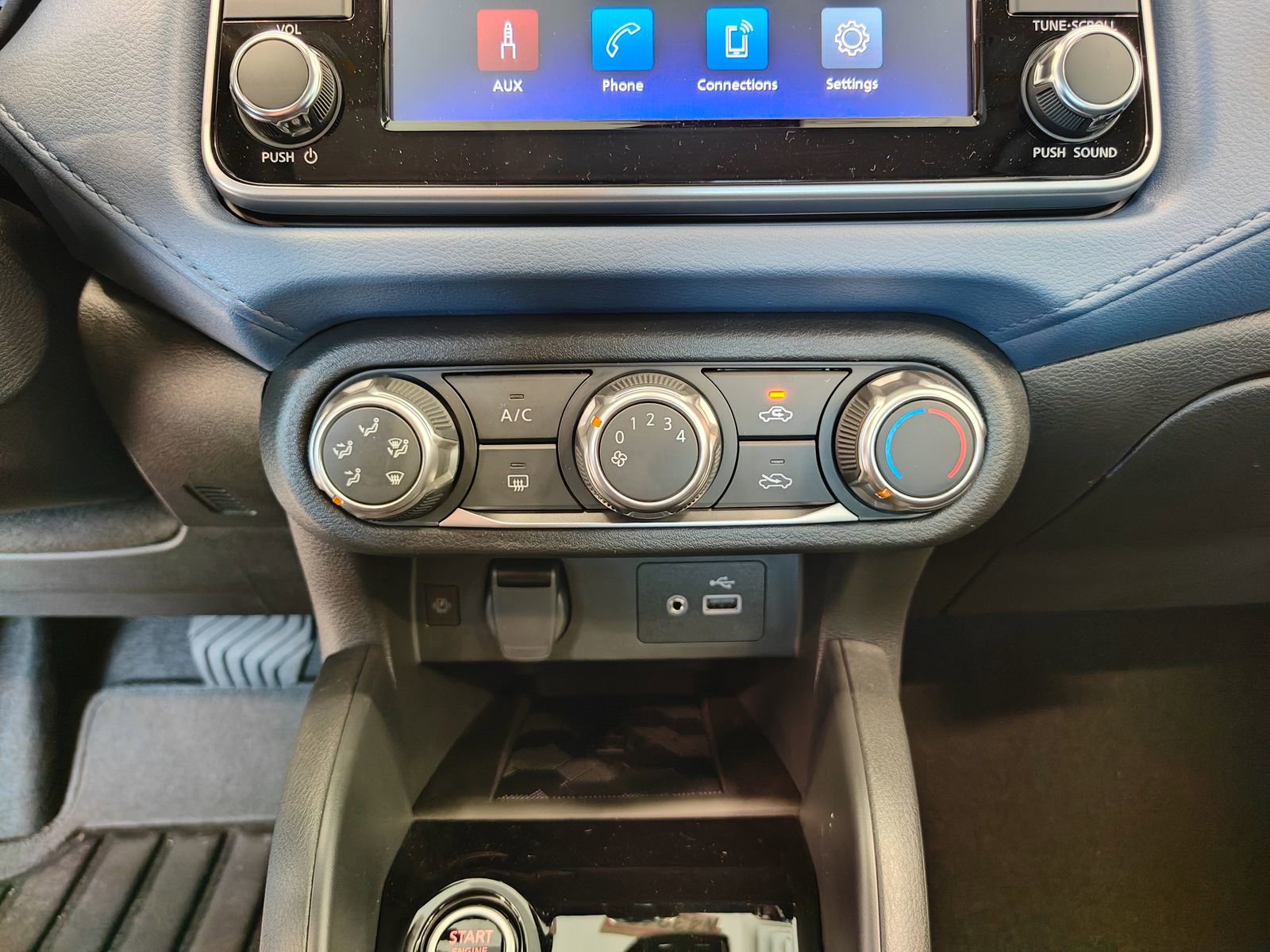 New 2025 Nissan Versa SV w/ Trunk Package FWD image 22
