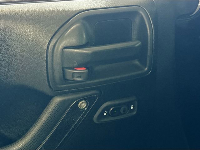Used 2018 Jeep Wrangler Unlimited Sahara AWD/4WD image 16