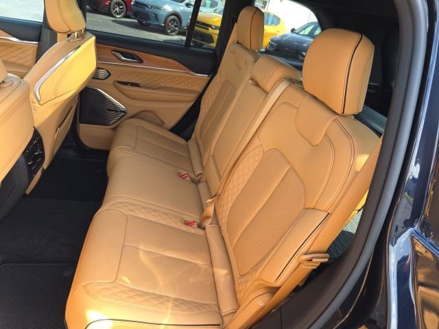 Used 2024 Jeep Grand Cherokee Summit image 39