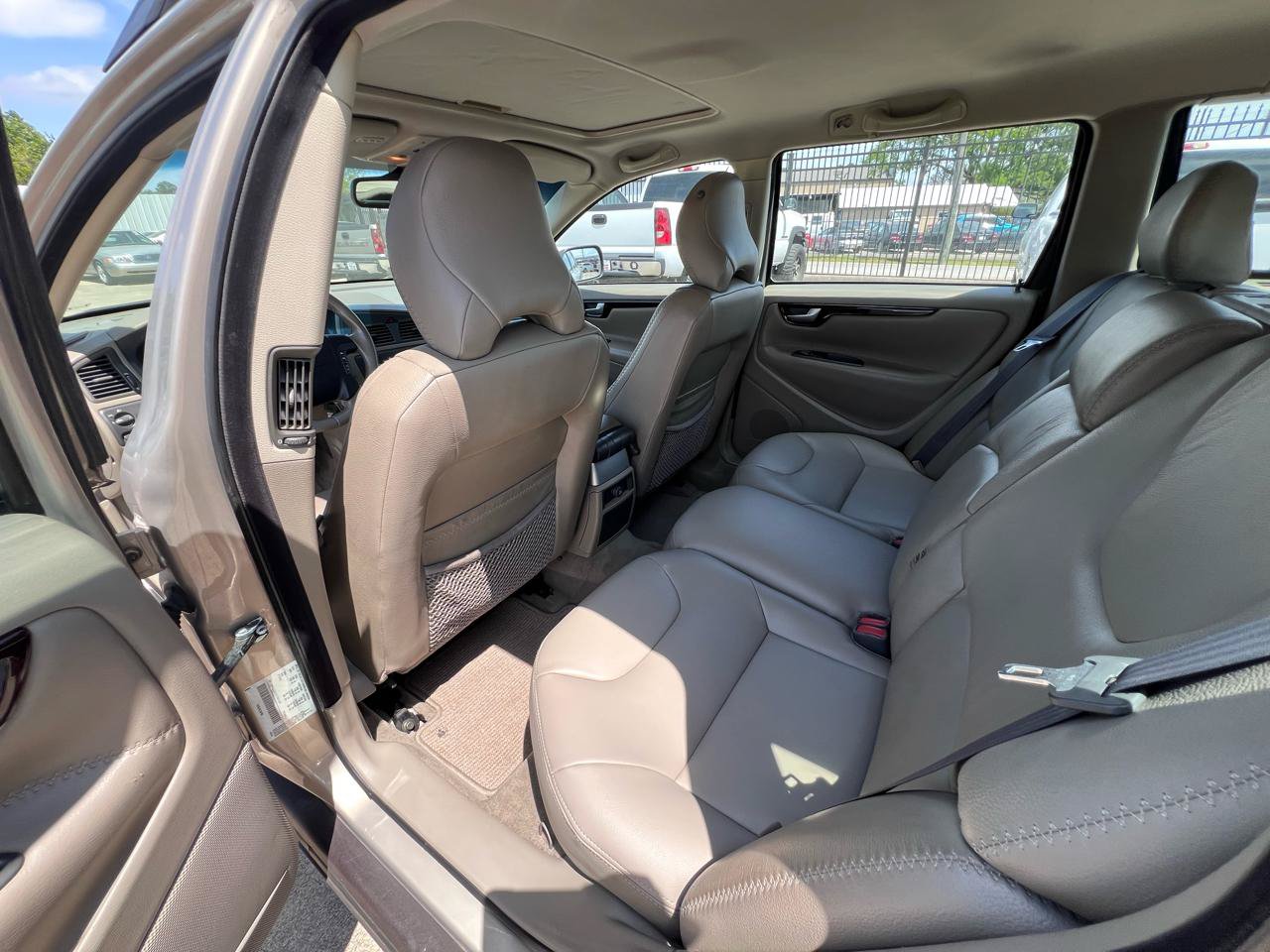 Used 2002 Volvo V70 Cross Country AWD/4WD image 23