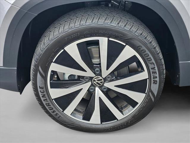 Used 2023 Volkswagen Taos SE FWD image 23