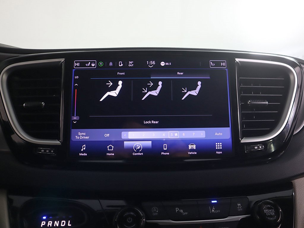 Used 2024 Chrysler Pacifica Touring-L image 45