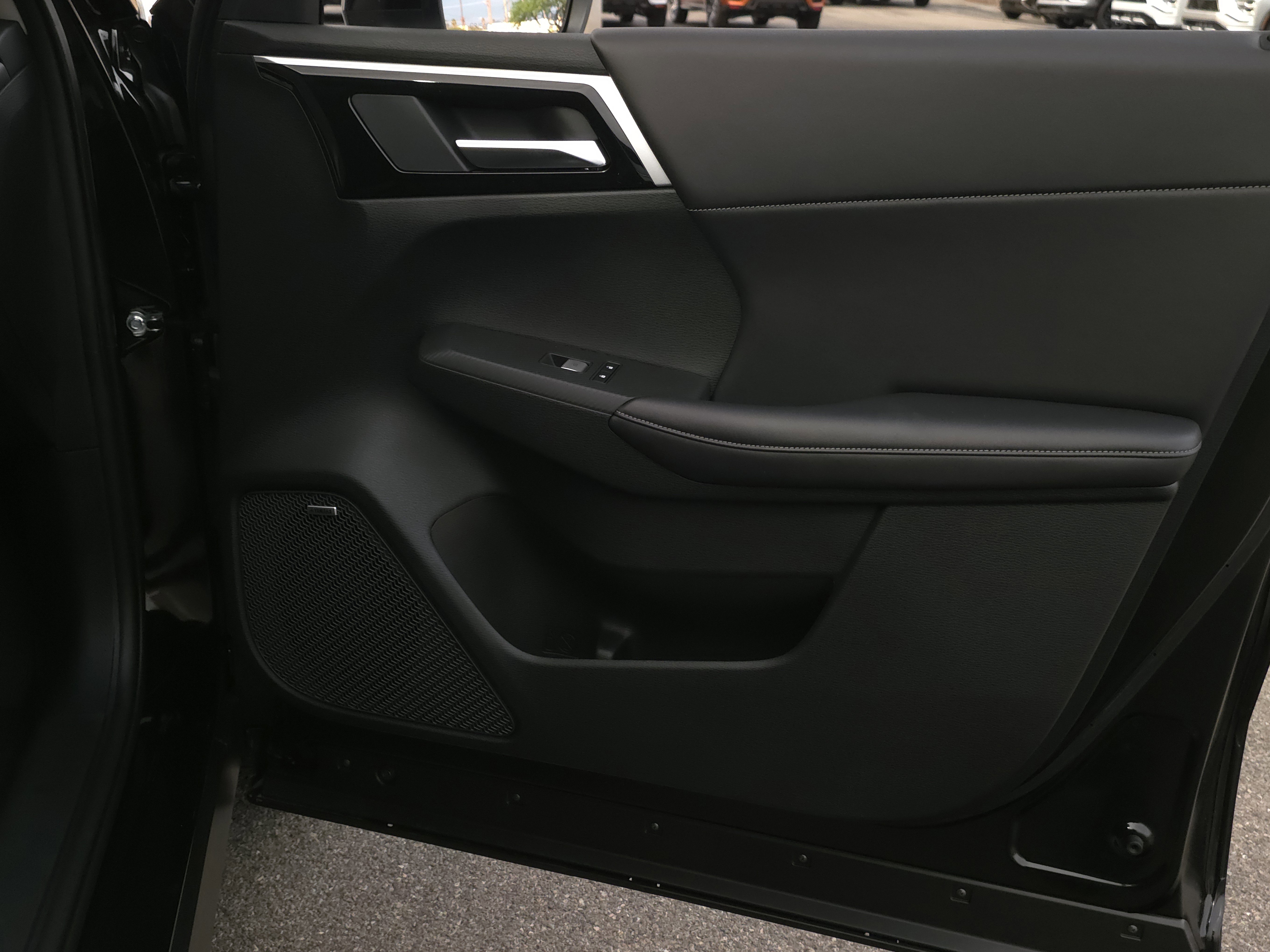 New 2025 Mitsubishi Outlander SE image 27