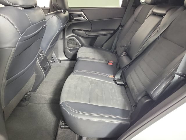 Used 2024 Mitsubishi Outlander SE Black Edition FWD image 11