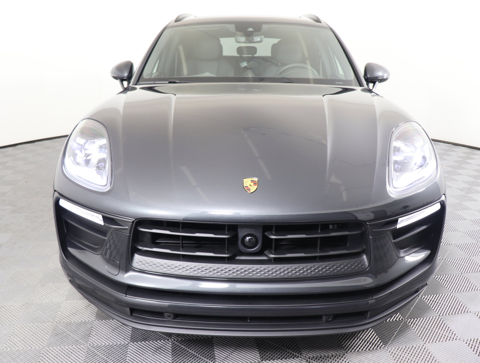 Used 2025 Porsche Macan image 11