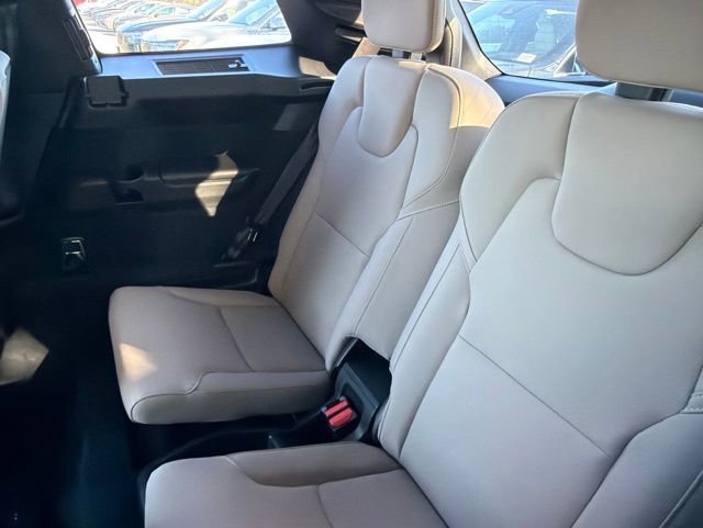 New 2026 Volvo XC90 B6 Plus w/ Protection Package Premier AWD/4WD image 12