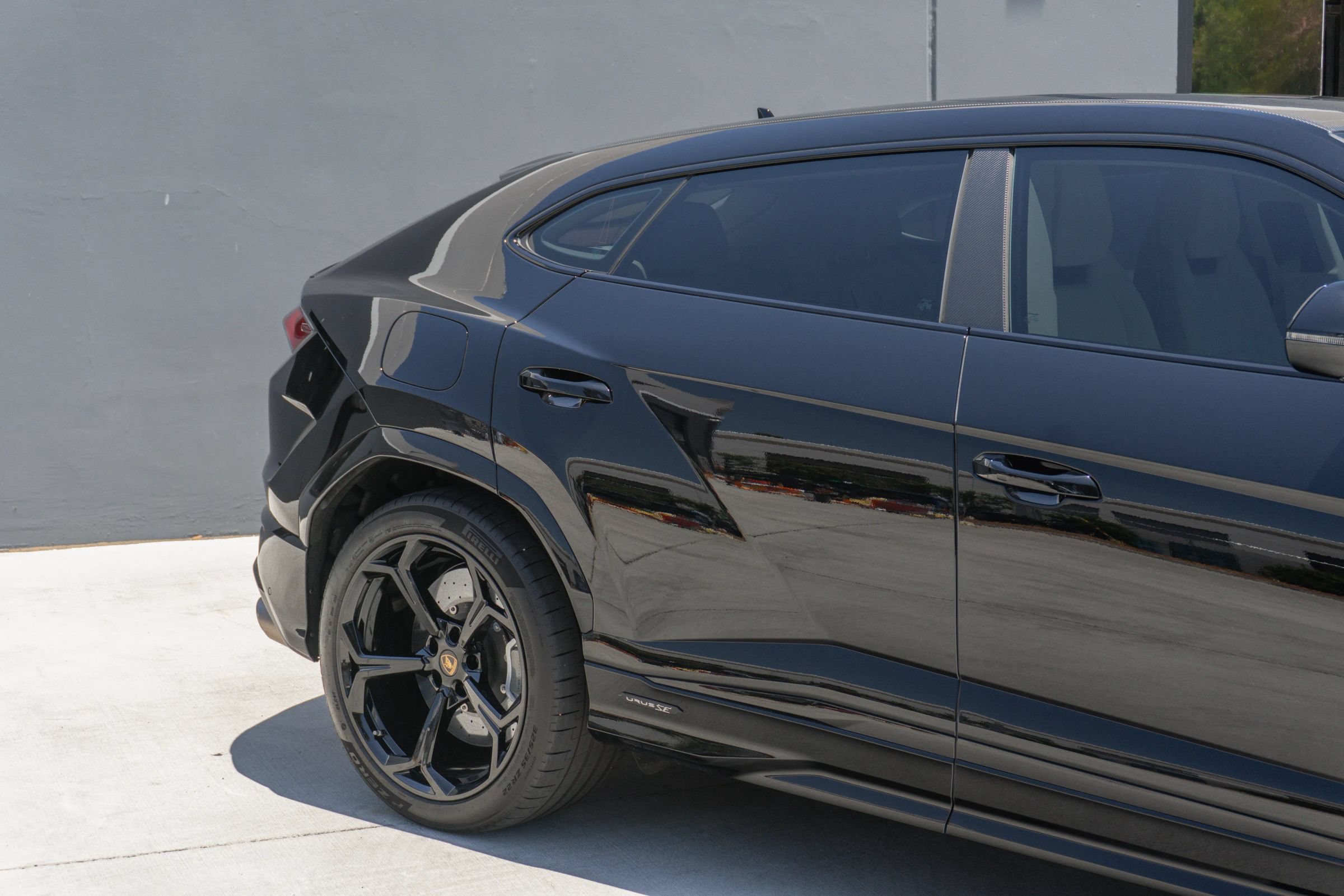 Used 2026 Lamborghini Urus SE AWD/4WD image 33
