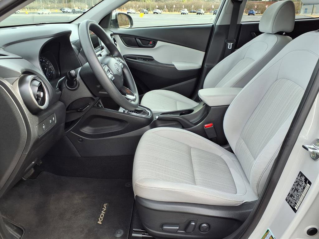 Used 2023 Hyundai Kona SEL image 3
